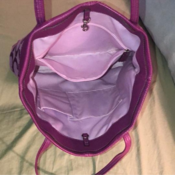 Authentic Coach tote with leather logo and details, beautiful berry color. - Picture 6 of 11